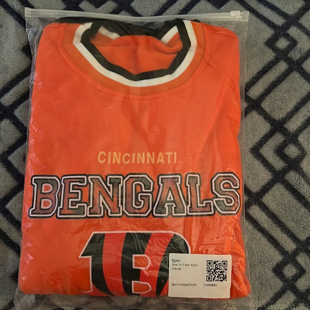 Cincinnati Bengals pull-over crewneck sweater.